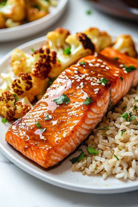 Maple Glazed Salmon - Insanely Good Autumn Salmon Recipes, Maple Salmon Recipes, Maple Syrup Salmon, Maple Salmon, Maple Glazed Salmon, Salmon Glaze Recipes, Salmon Soy Sauce, Glazed Salmon, Maple Glaze