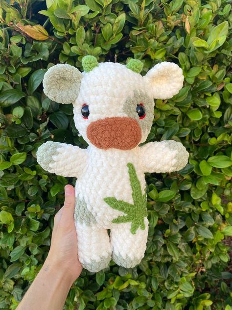 Stoned Cow Crochet Plush free crochet toy patterns amigurumi teddy bears #freecrochettoypatternsamigurumiteddybears #crochet #crochettoy #crochetpattern #crochetpatterns 1.1107 Crochet Projects With Green Yarn, Cute Fall Crochet Patterns Free, Crochet Plushies Acrylic Yarn, Pot Leaf Crochet Pattern Free, Mushroom Cow Crochet, Cute Easy Crochet Ideas, Crochet To Sell Ideas, Cute Crochet Animals Free Pattern, Green Crochet Ideas