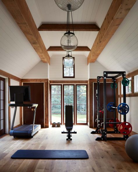 Modern Ski Chalet, Gym Layout, Home Gym Layout, Mini Gym At Home Ideas, Small Home Gym Ideas, Home Gym Inspiration, Small Home Gym, 90s Home, Elevated Home