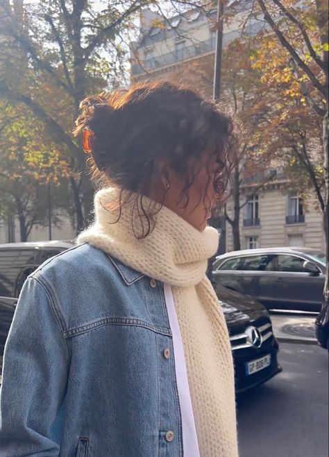 Estilo Zendaya, Zendaya Hair, Curly Girl, Hair Dos, Fall Winter Outfits, Well Dressed, Parisian Style, Look Cool, A Car