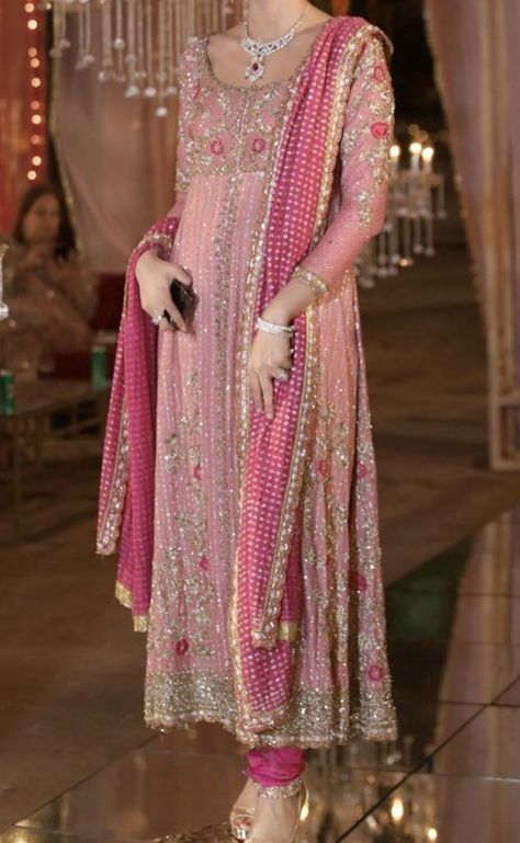 Shadi Lehenga, Valima Outfit, Desi Dinner, Engagement Fits, Reception Suits, Pakistani Design, Diwali Fashion, Sequin Dress Outfit, Walima Dress