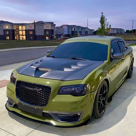 Custom Chrysler 300, Chevy Trailblazer Ss, Chrysler 300 Custom, Dream Cars Lexus, Dodge Charger Models, Holden Muscle Cars, Chrysler 300 Srt8, Chrysler 300s, Trailblazer Ss