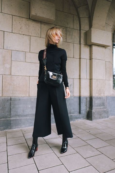 Culotte Outfit, Dior Outfit, Chique Outfits, Mode Casual, Fashion Night, 가을 패션, Vogue Fashion, Work Outfits Women, Mode Inspiration