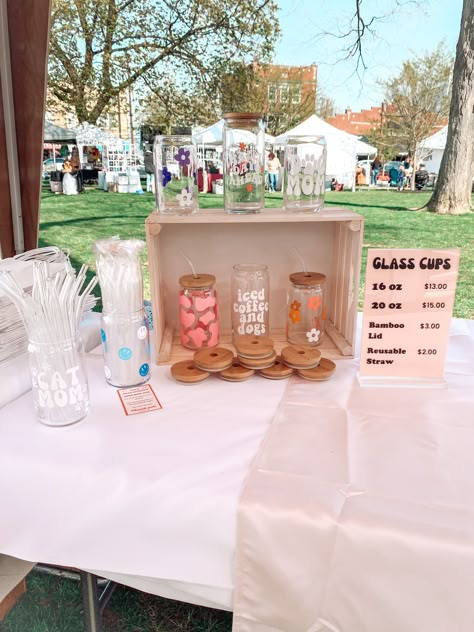 Pricing Ideas For Craft Shows, Selling Table Set Up, Selling Stand Display Ideas, Small Craft Space In Bedroom, Small Craft Fair Booth Display Ideas, Easy Craft Fair Display, Glass Cup Market Display, Setting Up A Vendor Booth, Business Set Up Ideas