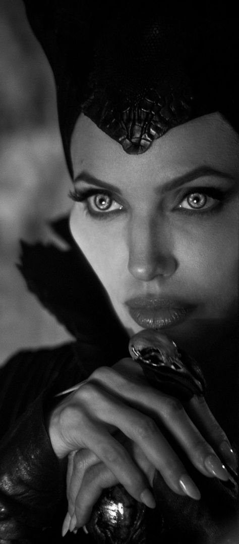 Melaficent Angelina Jolie, Melaficent Aesthetic, Maleficent 2014, Angelina Jolie Maleficent, Maleficent Movie, Evil Queens, Disney Maleficent, Girl Interrupted, Film Disney