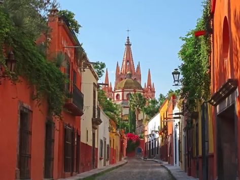 Why This Mexican Mountain Town Keeps Getting Voted 'Best ... Mexican Mountains, Mexican Village, Mexican Town, Mexican City, Beach Towns, Famous Beaches, Baroque Architecture, Mountain Village, Story Setting