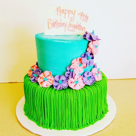 Hawaiian grass skirt cake. Designed by Malindab Hawaiian Cake Design, Hawaiian Grass Skirt, Wedding Bakery, Desert Bar, Hawaiian Cake, 7th Birthday Cakes, Boxed Cake Mixes Recipes, Wedding Cake Servings, Temecula Wedding