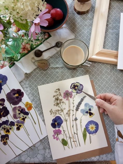 Learn How to Press Flowers in This Online Art Class Pressed Flowers Diy, Press Flowers, Hand Lettering For Beginners, Online Art Classes, Dried And Pressed Flowers, Abstract Floral Art, Creative Class, Pressed Flower Art, Craft Classes