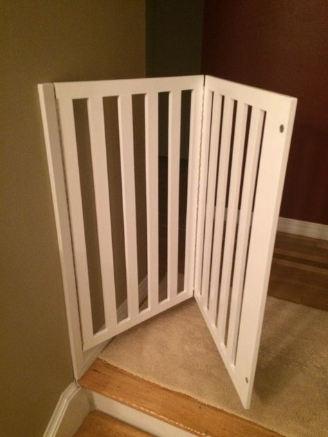 Diy Folding Dog Gate, Dog Gate Ideas Indoor, Sliding Baby Gate, Indoor Gate, Wooden Baby Gates, Diy Dog Gate, Diy Baby Gate, Koti Diy, Stair Gate