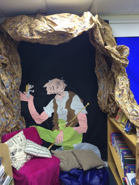 BFG display Bfg Classroom Display, Bfg Display, Bfg Party, Roald Dalh, Bfg Roald Dahl, Roald Dahl Activities, Display Boards For School, Literacy Display, Roald Dahl Day