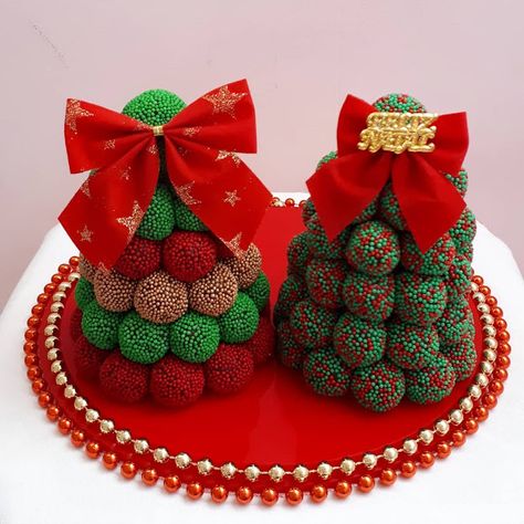 Um Faça e Venda para Grávidas e Mamães Anniversaire Diy, Christmas Cake Designs, Christmas Food Dinner, Christmas Sweets, Xmas Food, Christmas Snacks, Christmas Mood, Christmas Cake, Holiday Treats