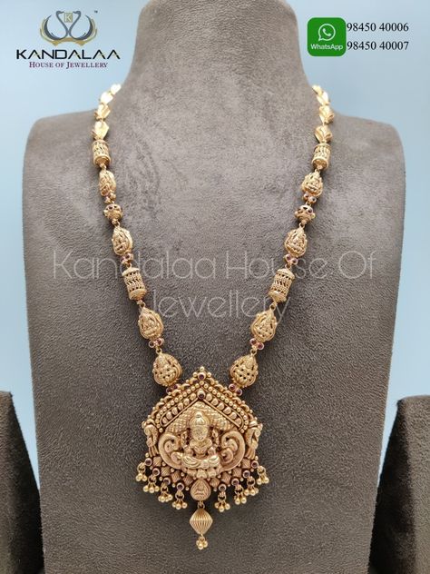 #gold #goldnecklace #goldharam #kandalaajewellers #kandalaajewelleryjayanagar #jewellery #retail #retailshop #kasumala #antique #tradition #traditionaljewellery #authentic #preciousjewels #ethnic #indian #necklace #antiquefinishjewellery #bride #southindianbride #southindianjewellery #weddingjewellery #bridaljewellery #southindianwedding #telugubride #kannadabride #tamilbride #bridesofkarnataka #nakashara #pachihara #antiquehara #longnecklace #nakasnecklace #antiquenecklace #templejewellery Nakshi Jewellery, Plain Necklace, Long Haram, Gold Temple Jewellery, Antique Necklaces Design, Antique Necklaces, Antique Gold Jewelry Indian, Gold Jewellry, Small Necklace