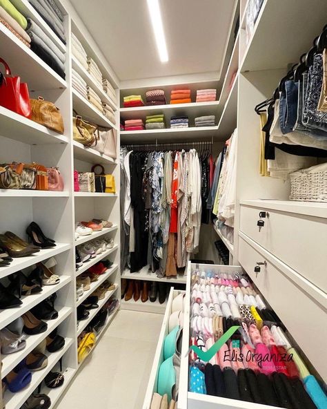 Closet Redesign, Closet Organisation, Dressing Design, Black Bedroom Decor, Dressing Room Closet, Lobby Interior Design, Dream Closet Design, Beautiful Closets, Kitchen Design Color