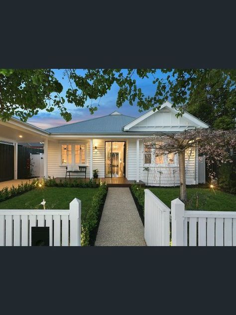 5 California Bungalow Exterior, Weatherboard House, California Bungalow, Bungalow Exterior, Front Yard Design, Cottage Renovation, Cottage Exterior, Hamptons House, Modern Cottage