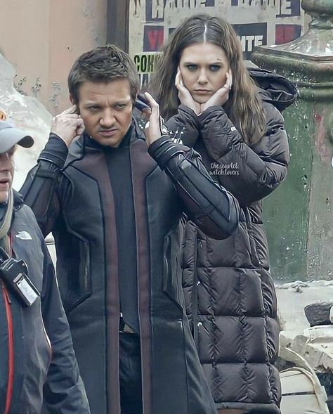 Elizabeth Olsen And Kathryn Hahn, Bts Age, Black Widow And Spiderman, Marvel Bts, Olsen Scarlet Witch, Avengers Cast, Lizzie Olsen, Marvel Cast, Marvel Fan Art