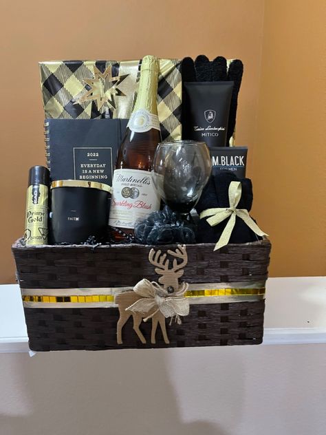 Black Gift Basket Ideas, Black And Gold Christmas, Theme Baskets, Fathers Day Gift Basket, Black And Gold Theme, Candy Gift Baskets, Christmas Basket, Gifts For Hubby, Christmas Baskets