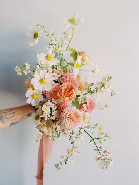 Wild Flowers Decoration, Wild Flowers Bridal Bouquet, Wedding Wild Flowers Bouquets, Spring Wild Flowers Wedding, Wild Bouquet Wedding, Summer Floral Bouquets, Creative Wedding Bouquets, Vintage Bride Bouquet, Simple Boho Wedding Bouquet