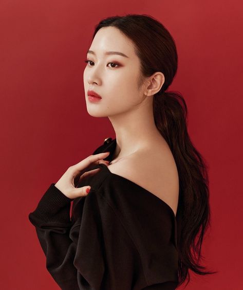 Woman Pose, Moon Gayoung, Moon Ga Young, Photoshoot Studio, 사진 촬영 포즈, Self Portrait Poses, Beauty Shoot, Photoshoot Concept, Female Portraits