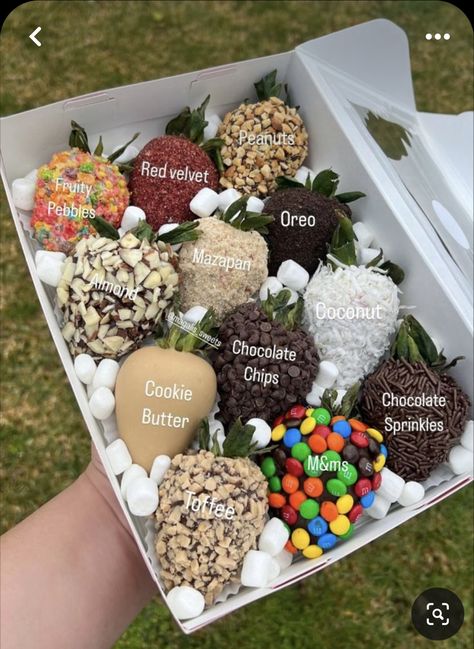 Snack Selling Ideas, Chocolate Strawberries Birthday, Treat Business Ideas, Sweet Treat Ideas, Dipped Treats, Sweets To Sell, Bakesale Ideas, Snacks To Sell, Desserts To Sell