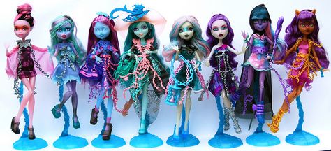 Monster high Haunted/Getting Ghostly Ghouls Completed! Monster High Haunted, Monster High Crafts, New Monster High Dolls, Arte Monster High, Monster Prom, Moster High, Haunted Dolls, Monster High Characters, Monster Dolls