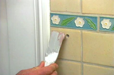 How to fix holes in ceramic tile. Cracked Tile Repair, Bathtub Repair, Tile Repair, Floor Makeover, Ceramic Tile Bathrooms, Modern Flooring, Tile Color, Ceramic Floor Tiles, Polyester Resin