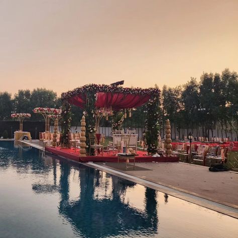 And a pleasing poolside mandap 💕 . . . . . . [poolside mandap decor, mandap decor, lake view mandap, sea view mandap, indian wedding mandap, sqaure mandap] Floating Mandap, Mandap Designs Outdoor Evening, Poolside Mandap Decor, Indian Outdoor Mandap, Indian Beach Wedding Mandap, Mandap Decor, Big Goals, Wedding Mandap, Lake View