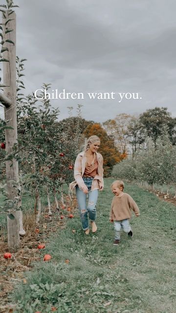 Sarah Roof || slow living + intentional motherhood on Instagram: "A gentle reminder for this season: the greatest gift you can give your children is simply your presence. So when you feel like you haven’t done enough or bought enough or just plain been *enough* for your family, remember that children spell love “t-i-m-e” and if that’s all you can give them, it is more than enough. Want fun + easy ways to slow down + connect as a family this Christmas season? 👇🏼 Comment ‘PRESENT’ to get my *free* 12 Days of Slow Christmas activities printable 🎁 #christmas #slowliving #slowmotherhood #motherhood #oneyearofslow" Slow Motherhood, Slow Christmas, Slow Moments, Intentional Motherhood, Spell Love, Education Tips, Activities Printable, Baby Help, A Gentle Reminder