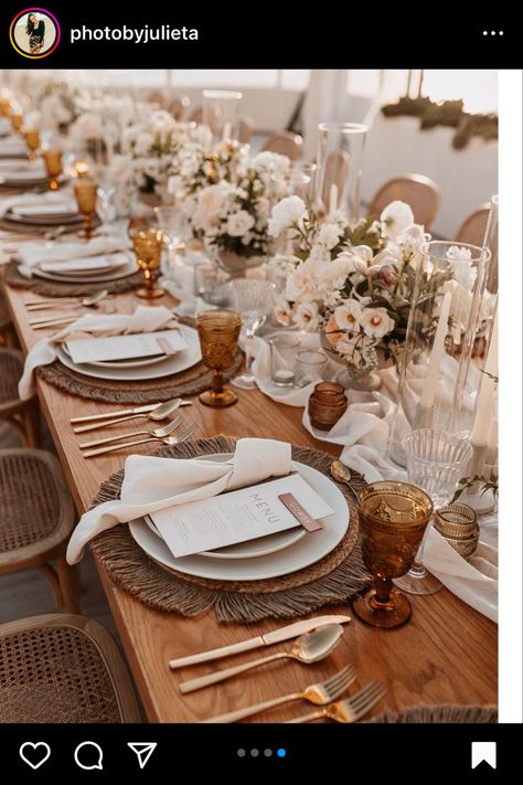 Beige Table Setting Wedding, White And Beige Table Decor, Elegant Mexican Wedding Table Decor, Boho Wedding Reception Table Decor, Brown Wedding Table Decor, Nude Table Setting, Beige Table Setting, Wedding Plates Ideas, Mocha Wedding Theme