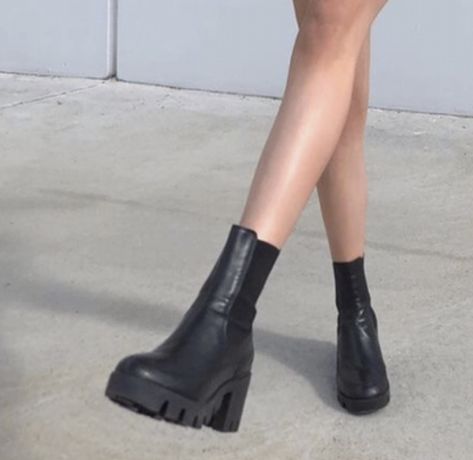 Ankle Length Boots, Functional Wardrobe, Prom Dress Inspiration, Platform Boots, Hunter Boots, Cute Shoes, Ankle Length, Rubber Rain Boots, Casual Shoes