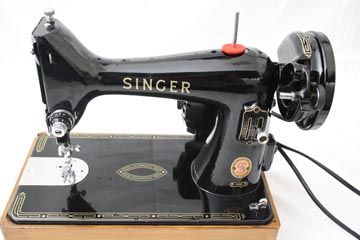 Singer Sewing Machine Model 99 and 99K Singer 99k, Old Singer Sewing Machine, Sewing Machine Vintage, Sewing Machine Ideas, Vintage Singer Sewing Machine, Sewing Machines Best, Sewing Hobby, Crafting Space, Featherweight Sewing Machine