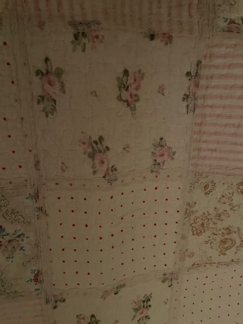 Coquette Quilt, Coquette Blanket, Coquette Pattern, Aesthetic Diys, Easy Quilt, Old Quilts, Easy Quilts, Dream Room, Quilting Projects