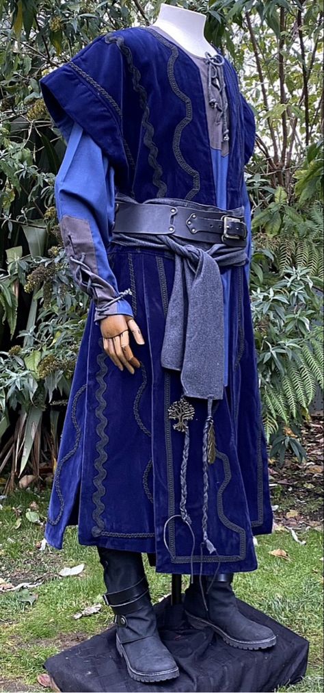 Wizard Outfit Inspiration, Sorcerer Fashion, Fantasy Merchant Outfit, Medieval Fantasy Mens Clothing, Sorcerer Costume Men, Merchant Outfit, Wizard Outfits Men, Wizard Costume Ren Faire, Wizard Clothes Aesthetic