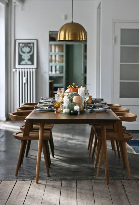 11 Simple Thanksgiving Table Decor Ideas - Homey Oh My October List, Simple Thanksgiving Table Decor, Simple Thanksgiving Table, Modern Thanksgiving, Simple Thanksgiving, Dining Room Design Modern, Autumn Table, Mid Century Modern Dining, Mid Century Kitchen