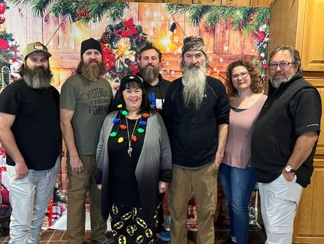 Christmas With the Robertsons from Duck Dynasty Star Phil Robertson's Family Moments With Secret Daughter Phyllis on E! Online Christmas With Friends, Jase Robertson, A Blessed Christmas, Willie Robertson, Phil Robertson, Robertson Family, Blessed Christmas, Duck Season, Hope In Jesus