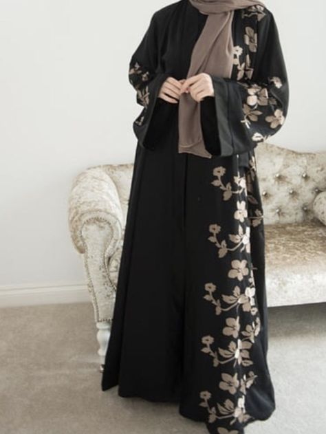 Abaya Fashion Black, Floral Abaya, New Abaya Style, Abaya Designs Dubai, Black Abaya Designs, Dubai 2023, Abaya Fashion Dubai, Abaya Design, Casual Attire For Women