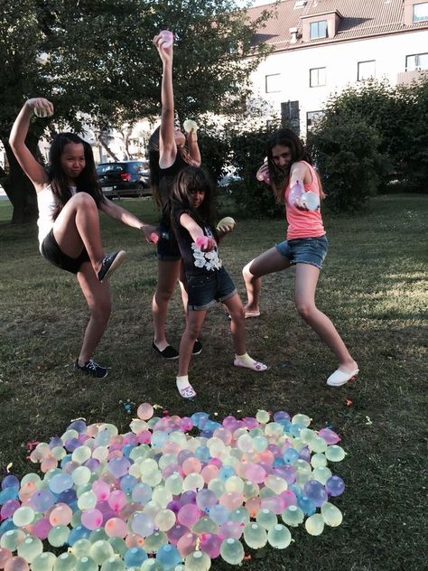 Water Balloon Aesthetic, Thing To Do With Friends, Water Balloon Games, The Summer Of Broken Rules, Cute Friend Poses, Hangout Ideas, Summer Bucket List Ideas, Summer List, Summer To Do List