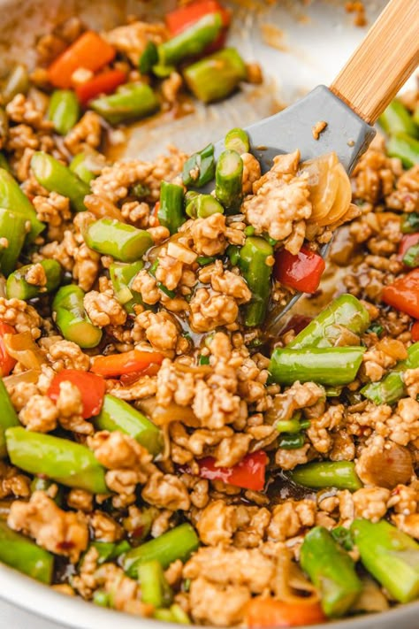 Ground Chicken Stir Fry Ground Chicken Stir Fry Recipes, Ground Chicken Green Beans, Ground Chicken And Veggies Recipes, Ground Chicken Stir Fry, Ground Chicken Ramen Stir Fry, Cheap Healthy Meal Prep, Ground Chicken Veggie Stir Fry, Ground Chicken And Green Bean Stir Fry, Chicken Stir Fry With Bean Sprouts