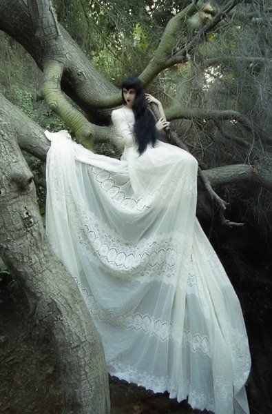 Using fabric to create angelic look White Gothic, White Goth, Large Dresses, Dark Fairytale, Flowing Dress, Floaty Dress, Dark Romantic, Fantasy Photography, Gothic Beauty