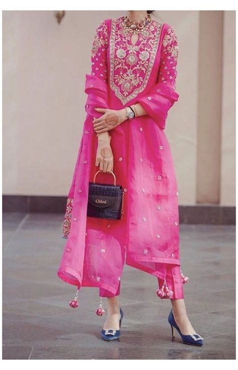 Orang India, Nikkah Dress, Indian Designer Suits, Newly Wed, Salwar Designs, Gaun Fashion, Pakistani Dresses Casual, Salwar Kamiz, Traditional Indian Outfits