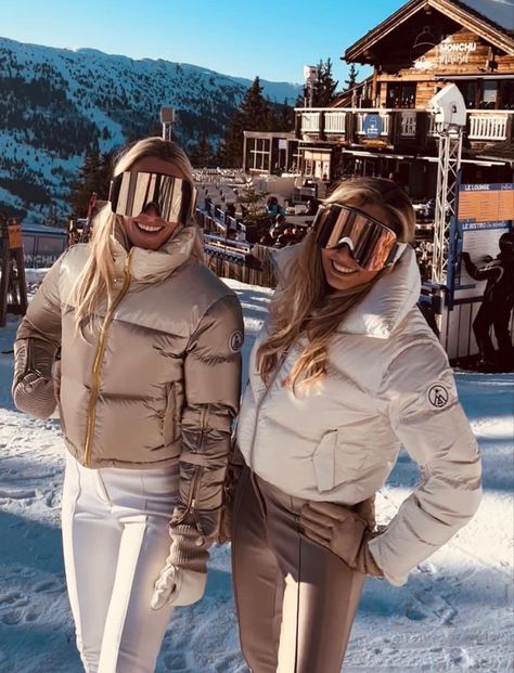 Ski Fits, Ski Trip Outfit, Apres Ski Outfits, Winter Travel Outfit, Ski Outfit, Snow Outfit, Trip Outfits, Ski Fashion, Skiing Outfit