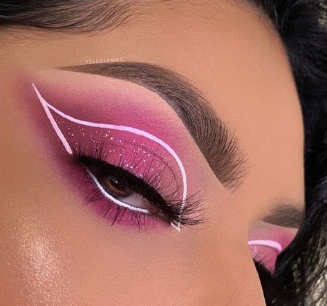 Pink Out Makeup, Cute Valentines Day Makeup Looks, Magenta Eye Makeup, Pink Valentines Makeup, Creative Makeup Looks Eye Art, Valentine’s Day Make Up Looks, Valentines Eye Makeup, Valentine Makeup Looks, Make Up Rosa