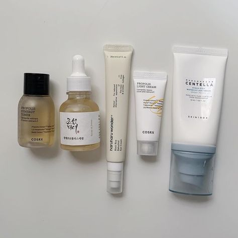 Korean Retinol, Haut Routine, Hydrating Toner, Glow Skin, Pretty Skin Care, Pretty Skin, Glowing Complexion, Body Skin Care Routine, Beauty Skin Care Routine