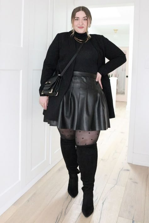 diana.dares en LTK Plus Size Outfit With Tights, Plus Size Boots Outfit, Plus Size Knee High Boots Outfits, Knee High Boots Outfit Plus Size, Diana Dares, Vestidos Country, Plus Size Goth, Curvy Skirt, Plus Size Winter Outfits