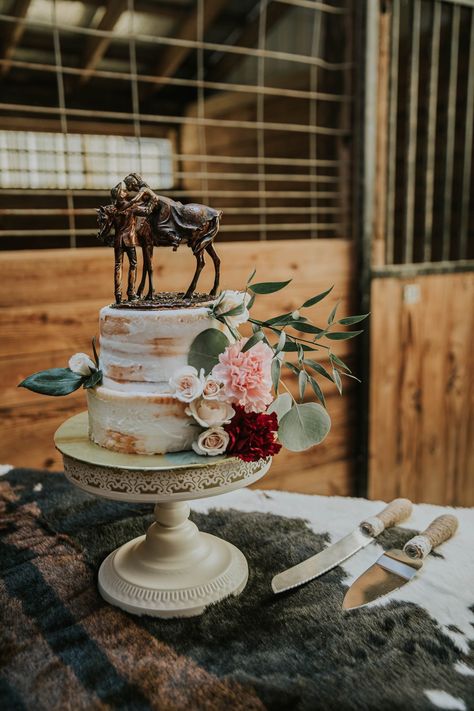 Western wedding cake! Western 20th Birthday Cake, Western Cake Toppers Weddings, Western Wedding Cupcakes, Western Wedding Cake Toppers, Simple Western Wedding Cake, Western Wedding Cake Ideas, Western Grooms Cake, Pink Western Wedding, Western Cake Ideas