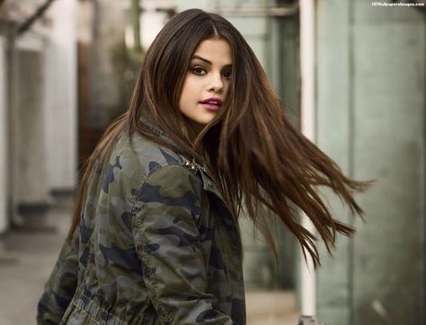 camouflage Selena Gomez Adidas, Selena Selena, Selena Gomez Photoshoot, Look Grunge, Selena Gomez Outfits, Adidas Wallpapers, Selena Gomez Style, Walking Down The Street, Selena Gomez Pictures