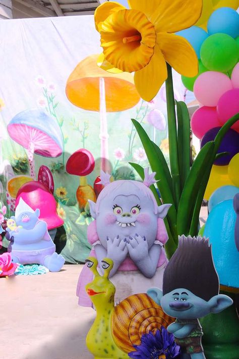 Trolls Balloon Garland, Trolls Backdrop Ideas, Trolls Party Decorations, Trolls Birthday Party Ideas, Poppy Birthday, Trolls Cake, Trolls Party, Princess Poppy, Trolls Birthday Party