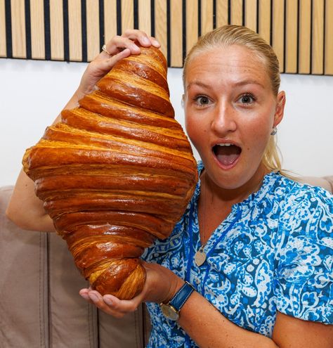 A POSH bakery is selling Britain’s biggest croissant — but it will set you back a tasty £25. French eatery Philippe Conticini is flogging the 45cm-long XXL pastries, which are ten times the size of regular ones. The giant treats weigh about 1.5kg (3.3lbs) and contain around 3,000 calories — more than one person’s daily […] Giant Croissant, Giant Food, Food Challenge, Food Heaven, Recipes From Heaven, Cafe Food, Price Tag, Dressing Room, Savoury Food