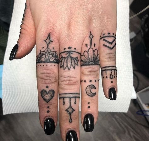 Traditional Finger Tattoos Women, Witch Finger Tattoos, Toe Tattoos For Women, Cover Up Finger Tattoos, Witchy Finger Tattoos, Fingers Tattoo, Colour Tattoo For Women, Toe Tattoos, Full Hand Tattoo