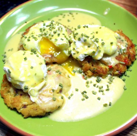 Louisiana Crab Cakes Benedict - New Orleans Cajun Style Big Bad Breakfast, Crab Cake Benedict, Crab Cakes Easy, Pecan Coffee Cake, Southern Breakfast, New Orleans Style, Healthy Brunch, Crab Cake, Louisiana Recipes