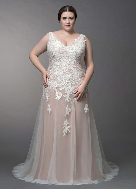 Figure Wedding Dress, Full Figure Wedding Dress, Blue Wedding Dress Royal, Wedding Dresses For Curvy Women, Making A Wedding Dress, Wedding Dress Types, Red Wedding Dress, Sukienki Plus Size, Red Wedding Dresses